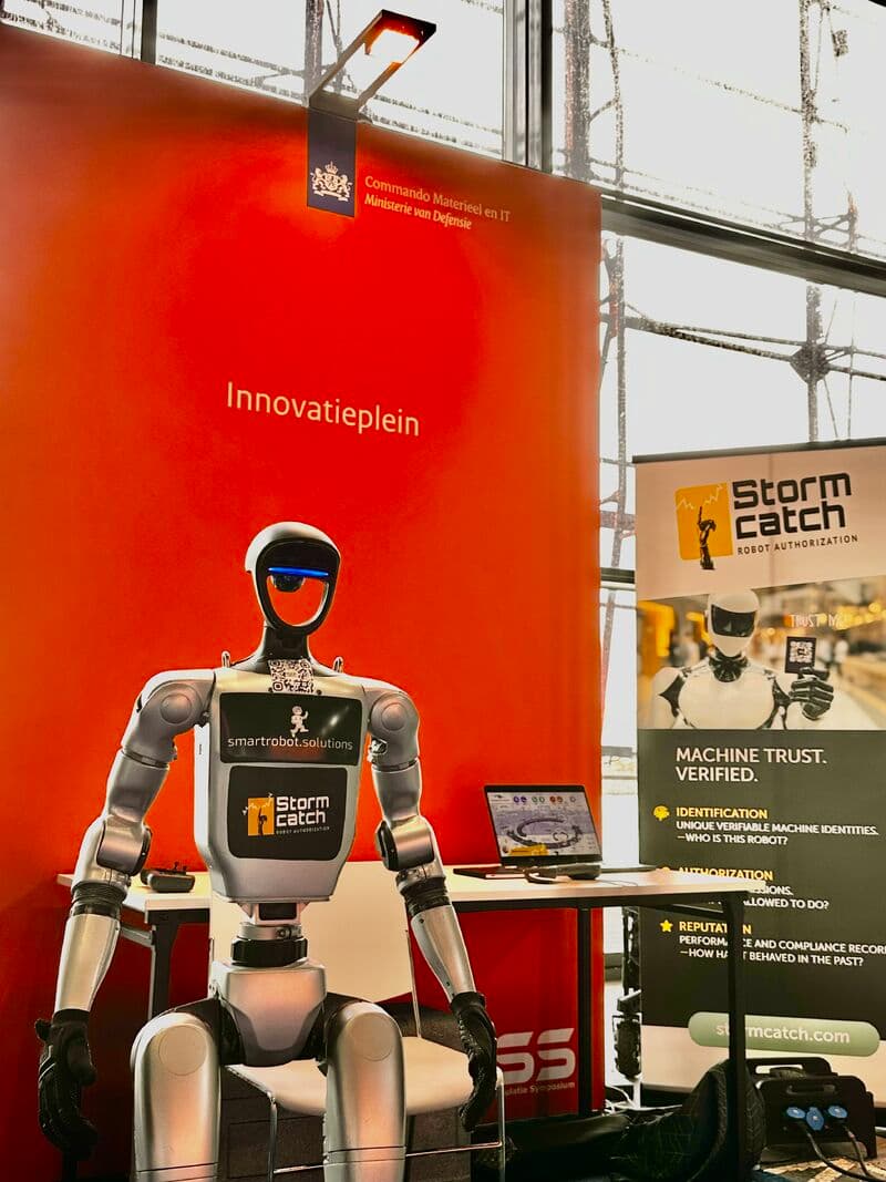 Humanoid robot bij een Stormcatch innovatiestand